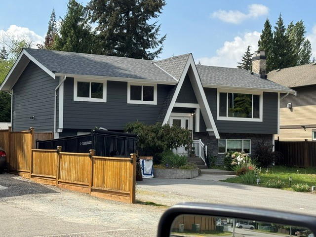 Craftsman-style home with new architectural shingles in Maple Ridge, BC by Roofking